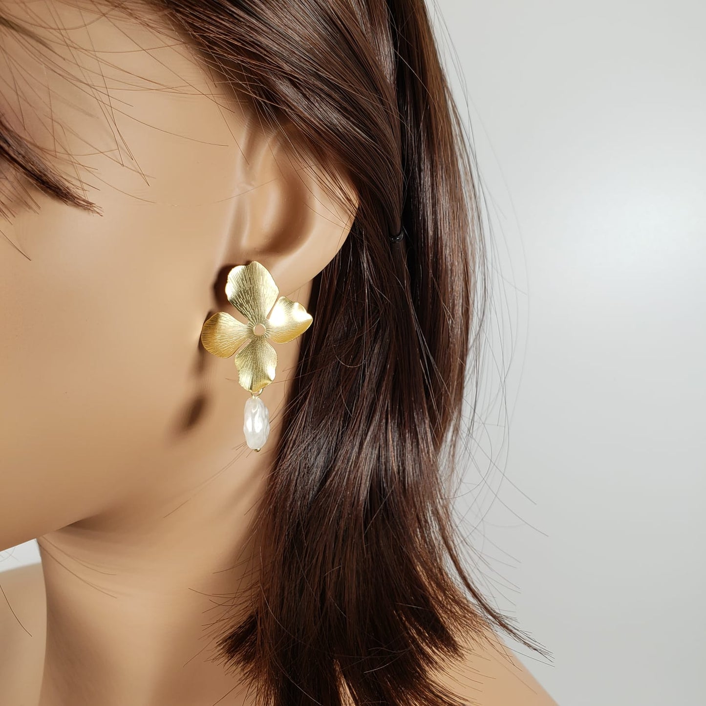 Simple Gold Floral Stud Earrings (ESE 1014)