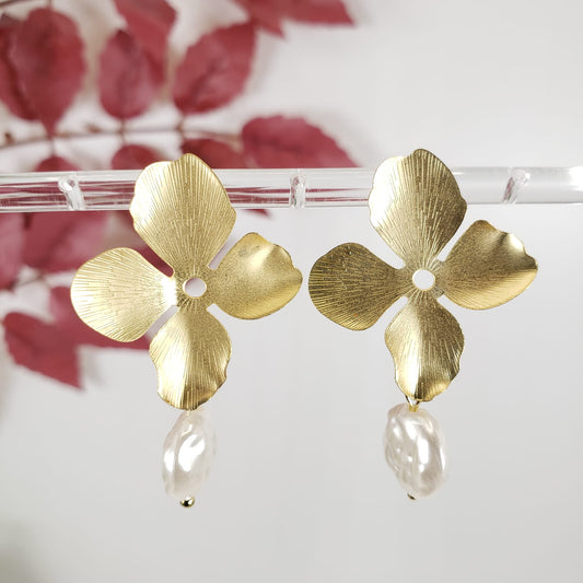Simple Gold Floral Stud Earrings (ESE 1014)