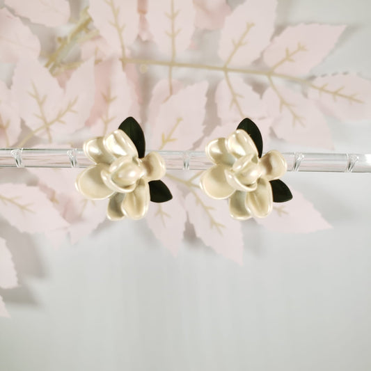 Flower Design Stud Earrings (ESE 1015)