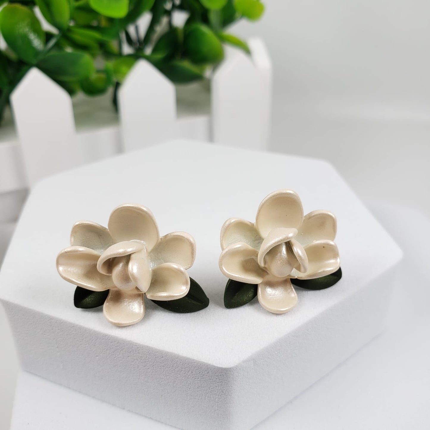 Flower Design Stud Earrings (ESE 1015)