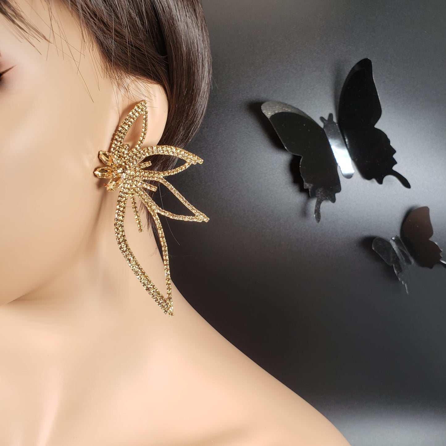 Pompous Flower Drop Earrings (EDE 2337)