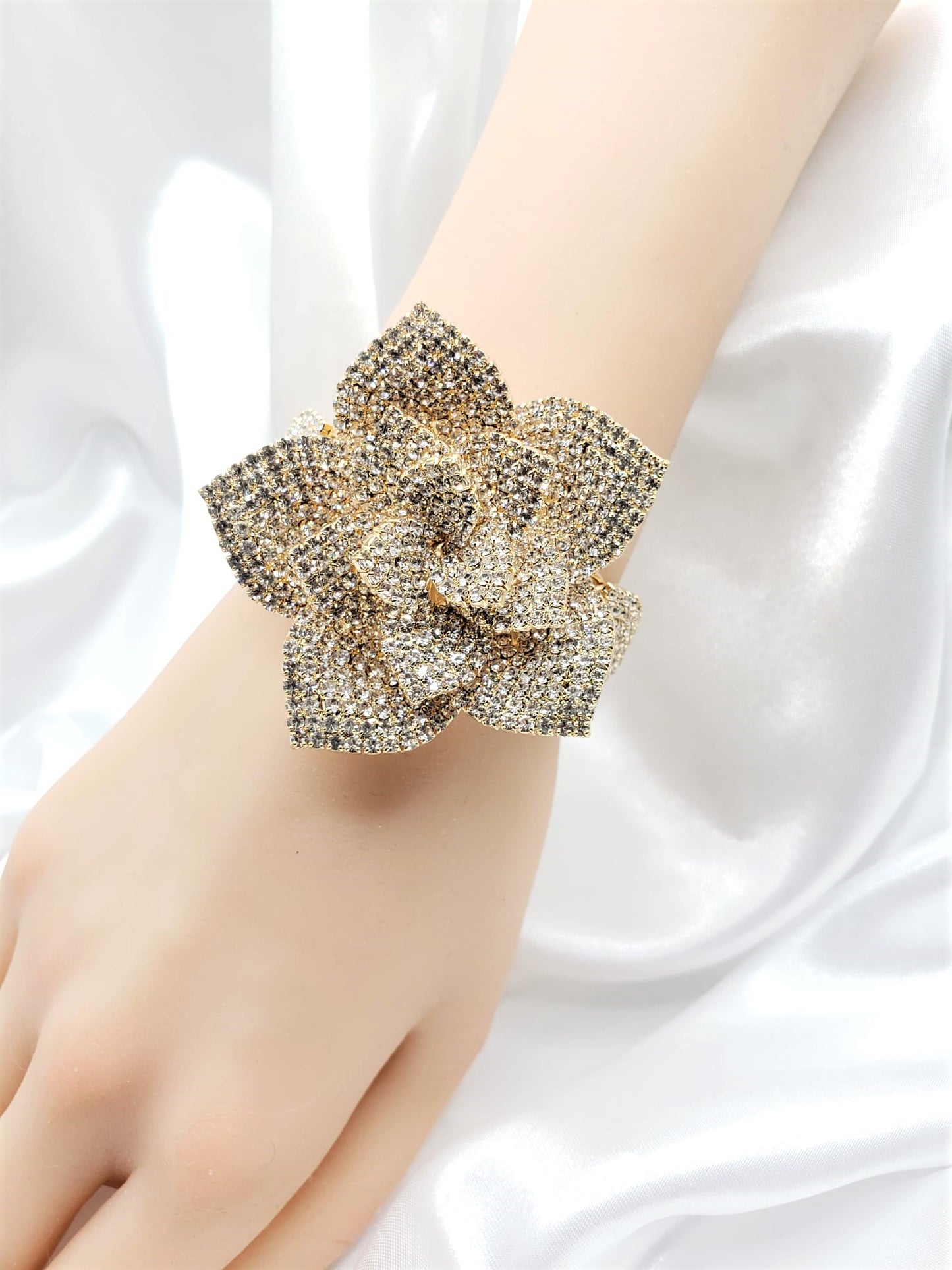 Luxury Rhinestones Flower Cuff Bracelets