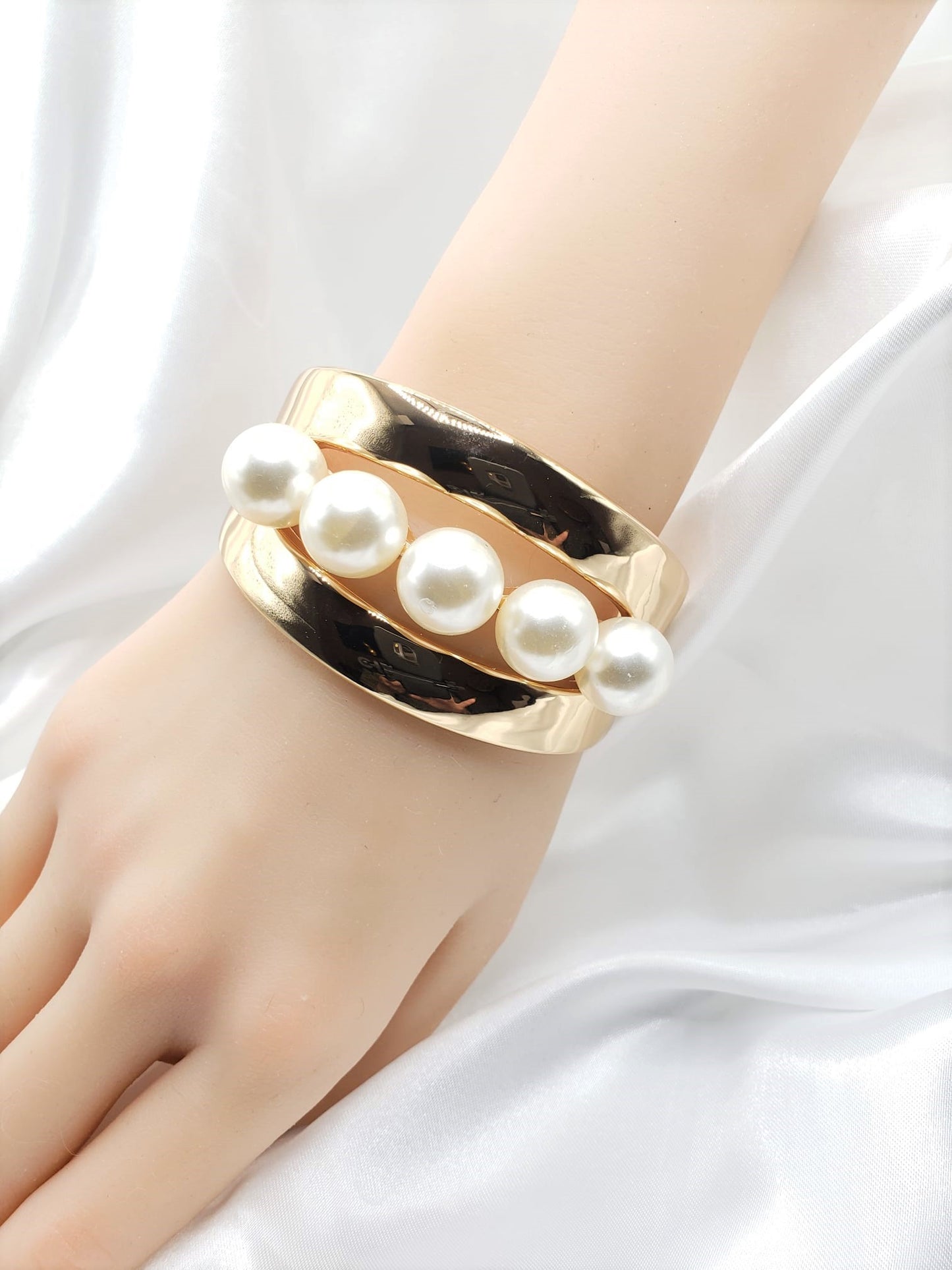 5 Pearls Cuff Bracelets