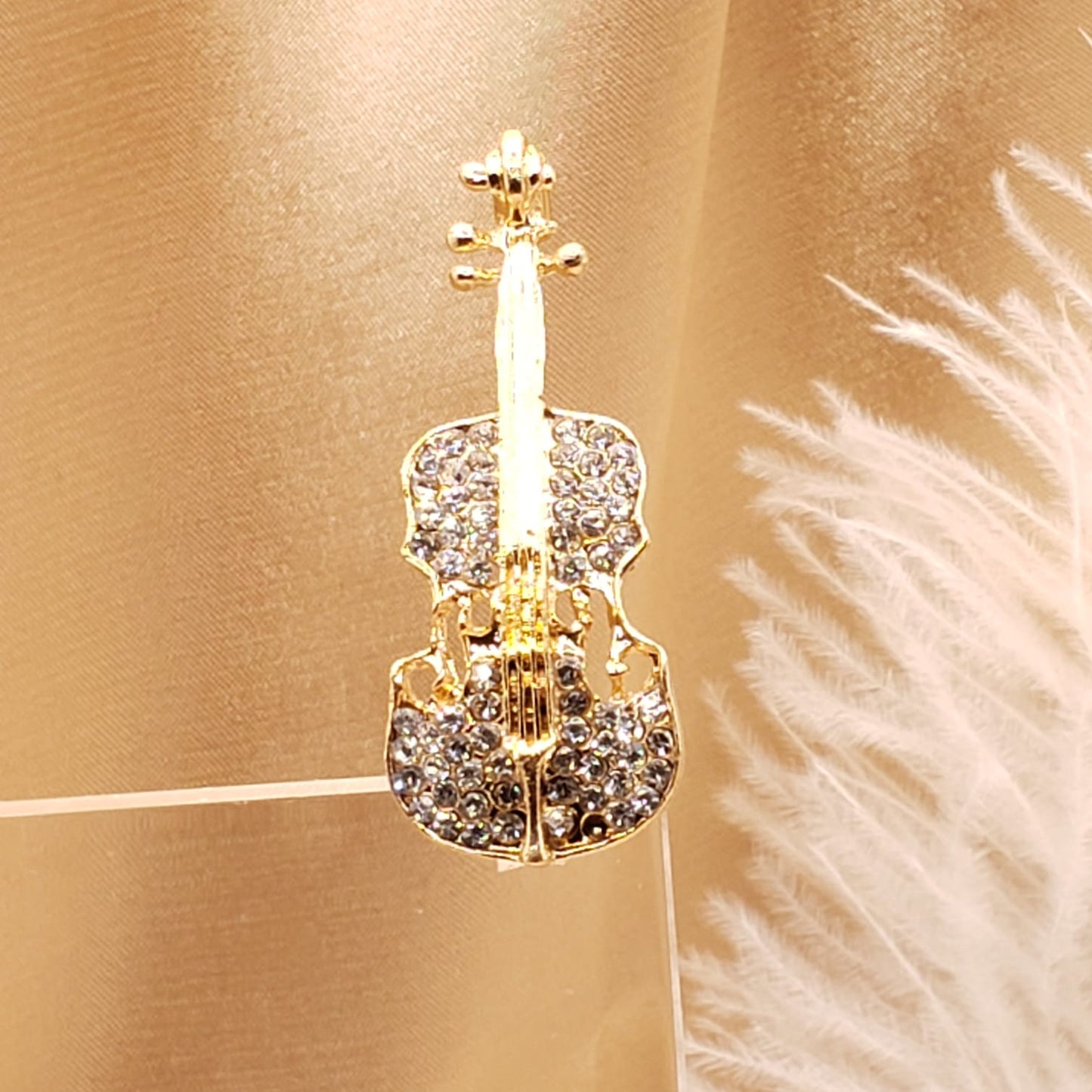 Guitar Brooche