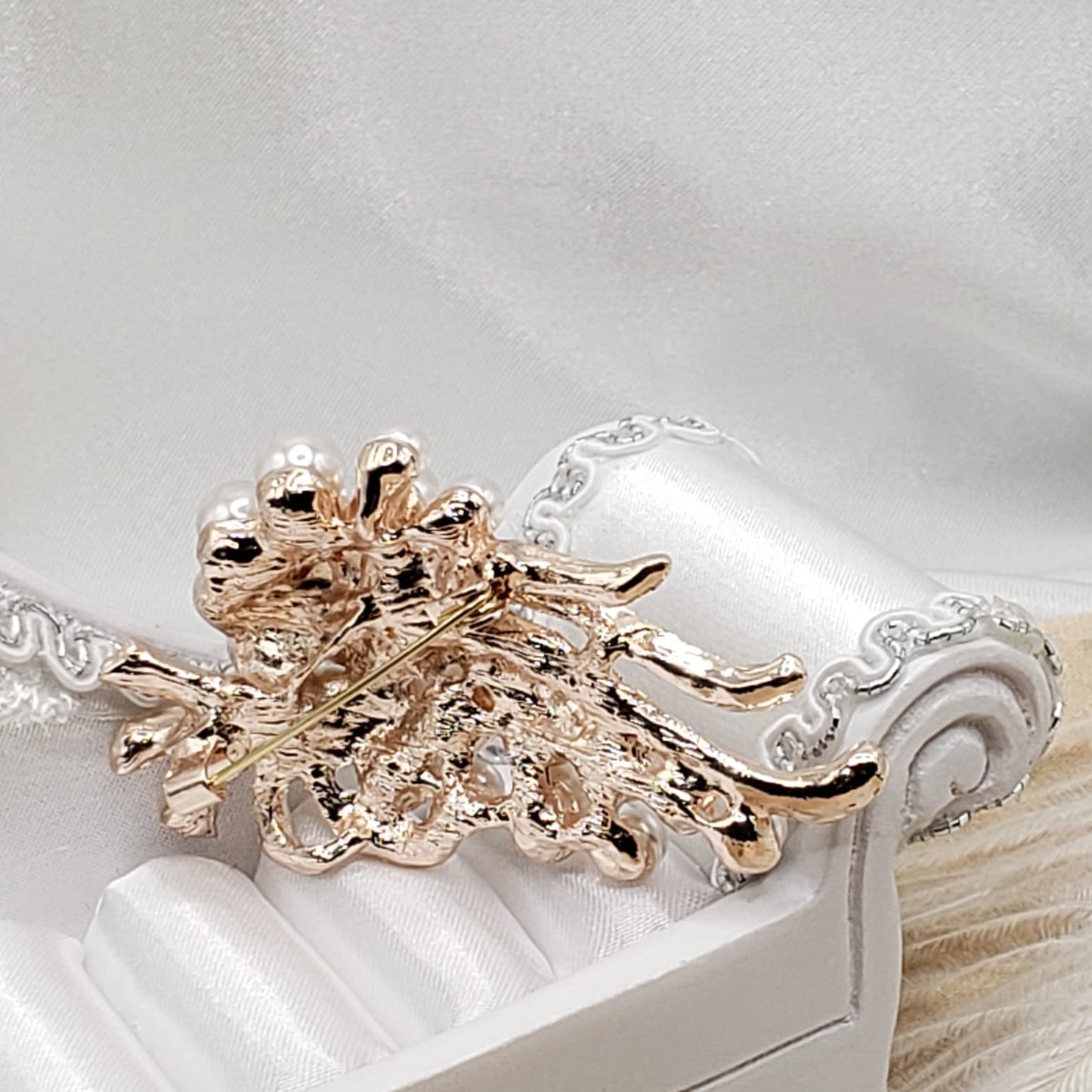 Pearl Floral Brooche