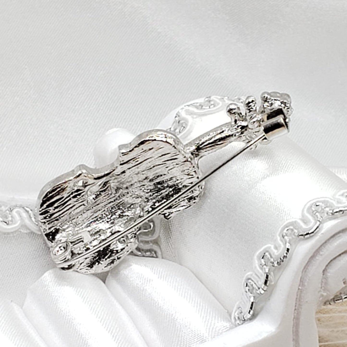 Guitar Brooche