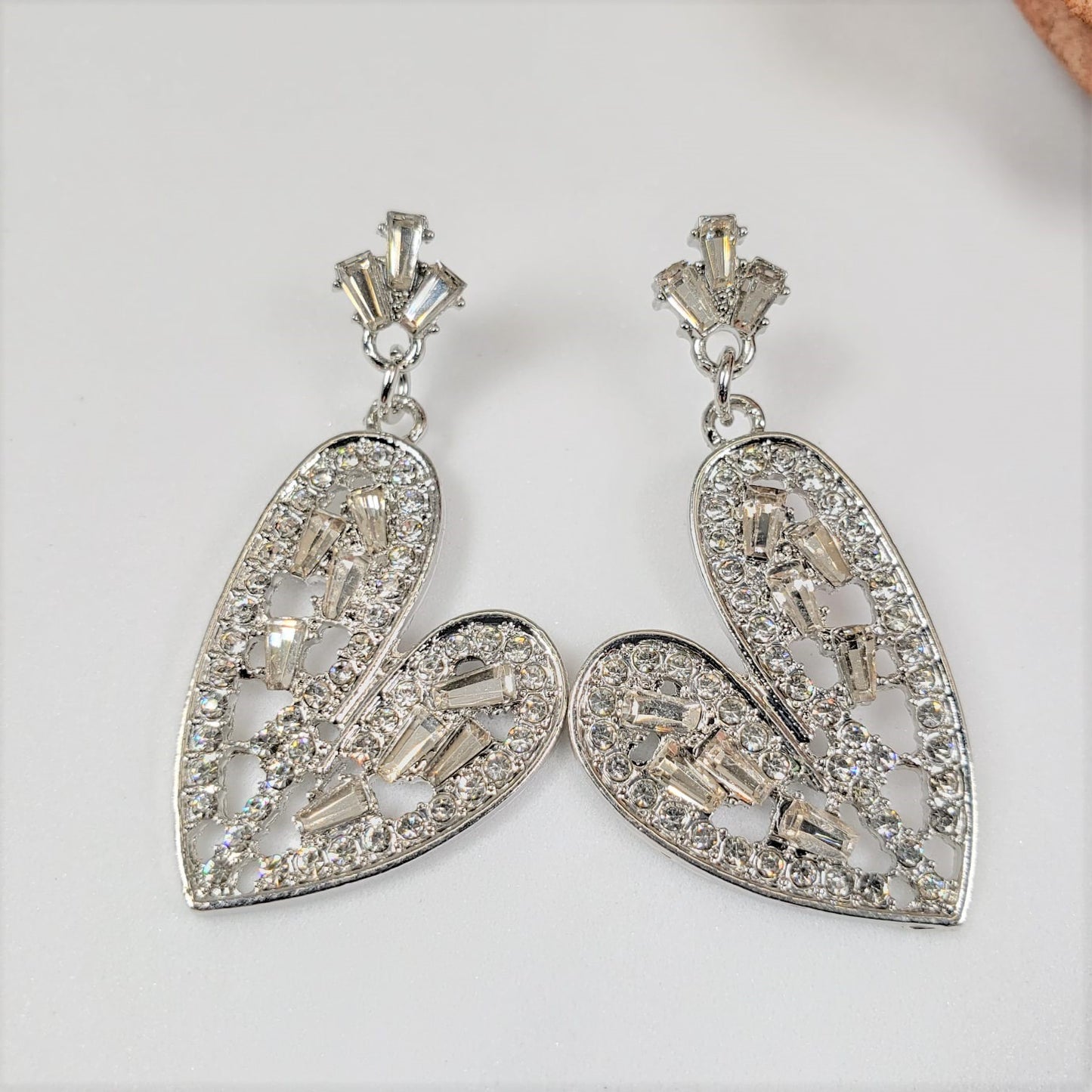 Luxury Style Lovely Heart Dangle Earrings (EDE 2302)