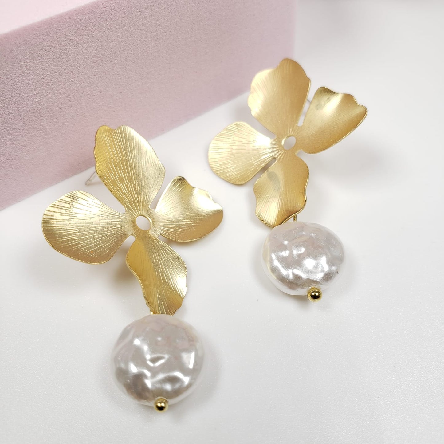 Simple Gold Floral Stud Earrings (ESE 1014)