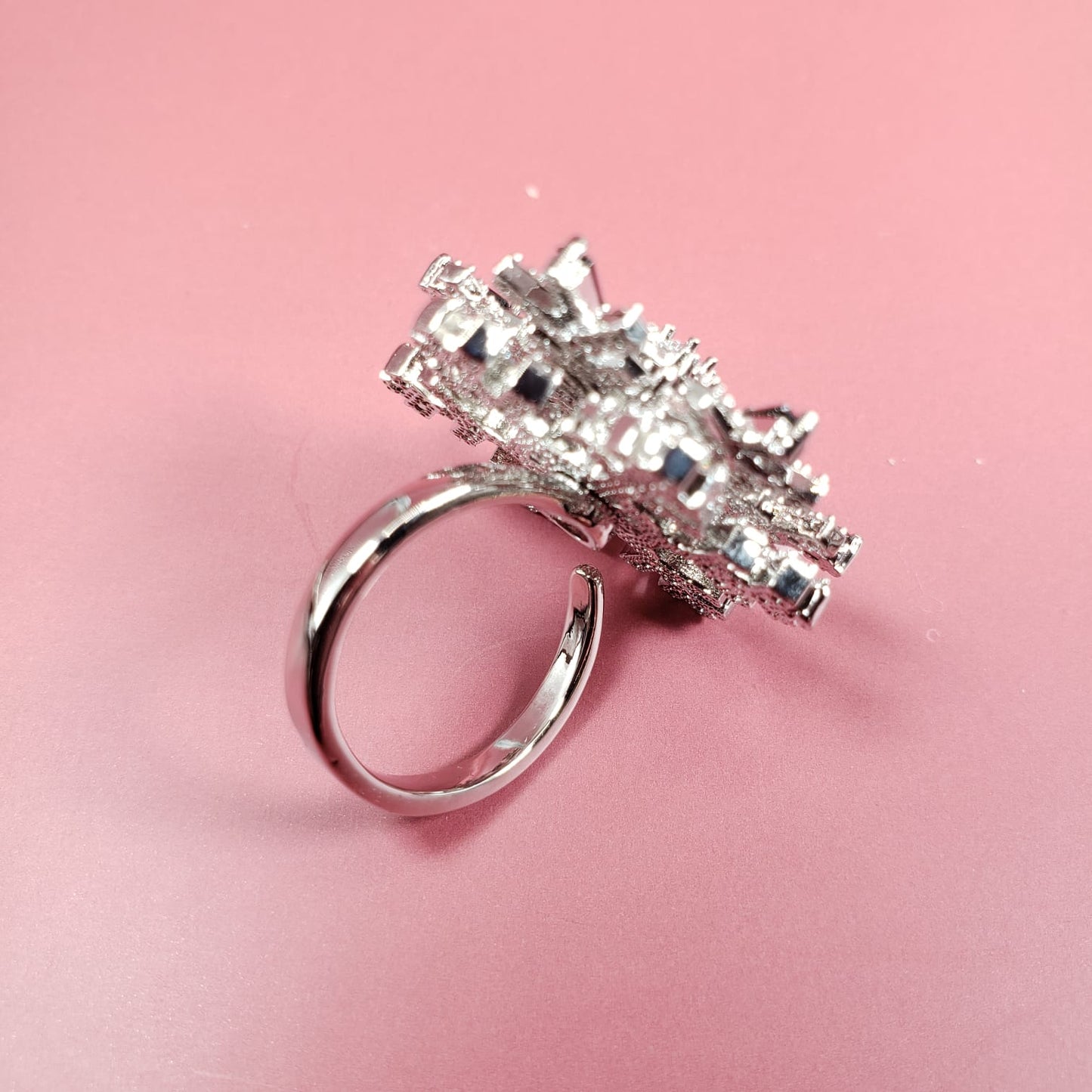 Whirling Snowflake Rings (R 4018)