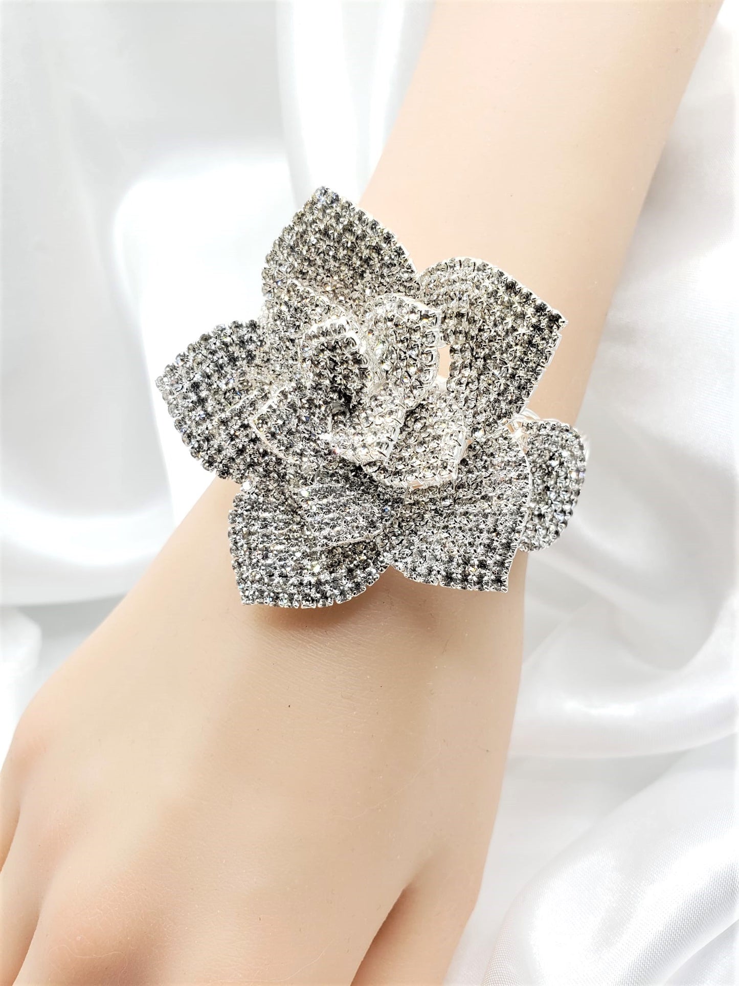 Luxury Rhinestones Flower Cuff Bracelets